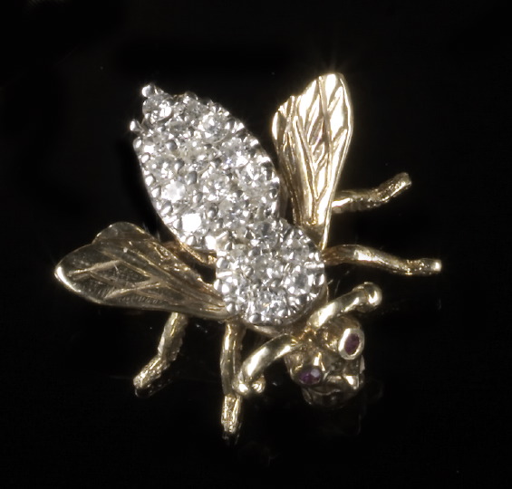 Appraisal: American Fourteen-Karat Two-Color Gold and Diamond Bee Brooch the yellow