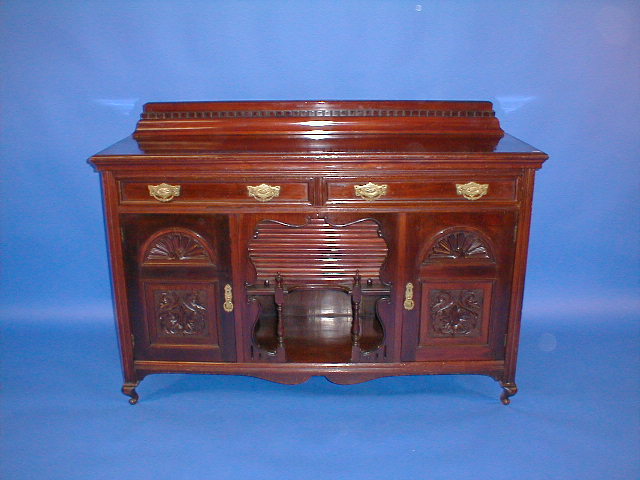 Appraisal: An Edwardian mahogany sideboard