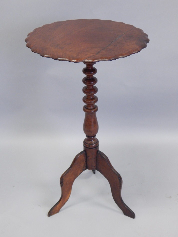 Appraisal: A thC mahogany occasional table with a shaped top turned