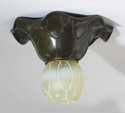 Appraisal: An Art Nouveau bronze lamp with vaseline glass shade the