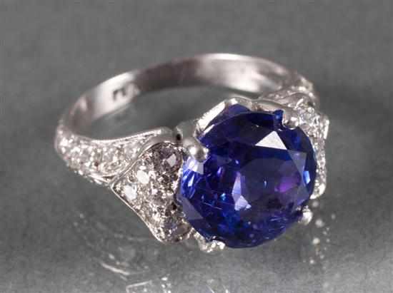 Appraisal: Platinum diamond and tanzanite ring center round-cut tanzanite approximately cts