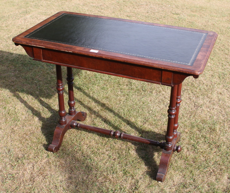 Appraisal: A Victorian mahogany centre table with moulded and rounded rectangular