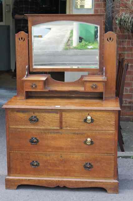 Appraisal: AN EDWARDIAN OAK BEDROOM BEDROOM PAIR comprising wardrobe and dressing