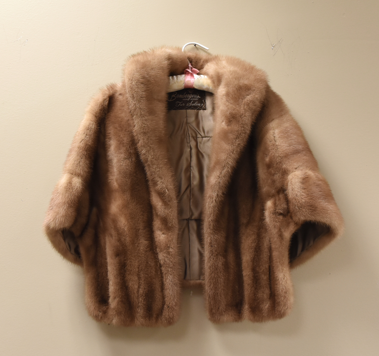 Appraisal: A BAMBERGER S FUR SALON MINK FUR TIPPET IN BROWN