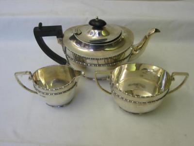 Appraisal: A MATCHED TEA SET of oval form with bead and