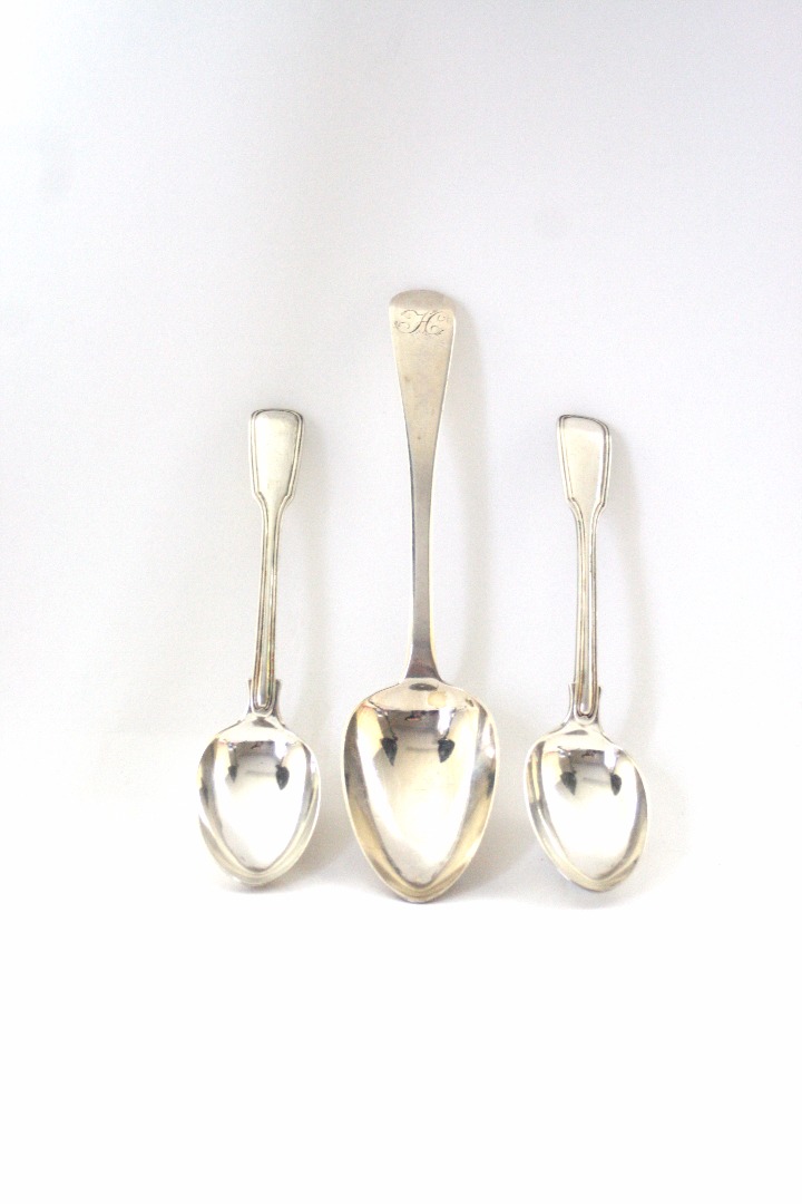 Appraisal: A pair of Victorian silver fiddle and thread pattern dessert