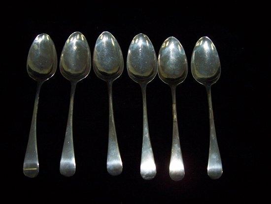 Appraisal: A set of six old English pattern dessert spoons maker's