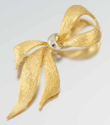 Appraisal: A Ladies' k Gold Loose Ribbon Design Brooch k yellow