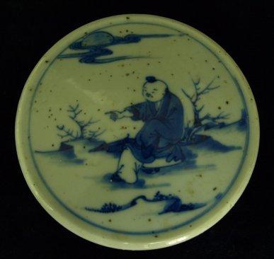 Appraisal: A late th Century blue and white ginger jar cover