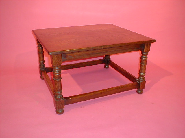 Appraisal: A reproduction oak coffee table