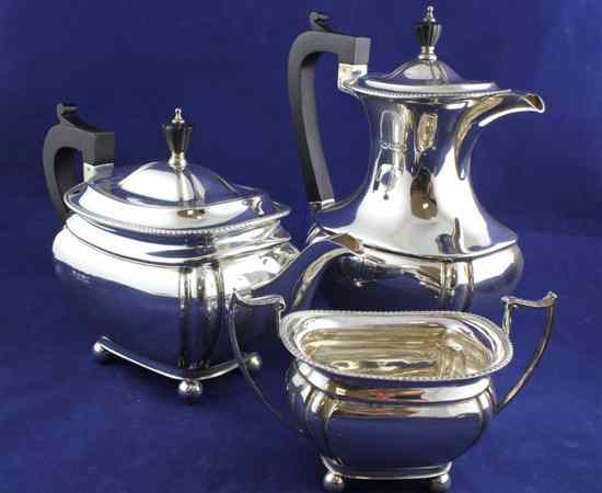 Appraisal: A George V silver teapot hot water jug and sugar