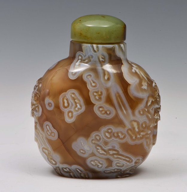 Appraisal: A CHINESE ARALIA MARCARONI AGATE SNUFF BOTTLE of bulbous oviform