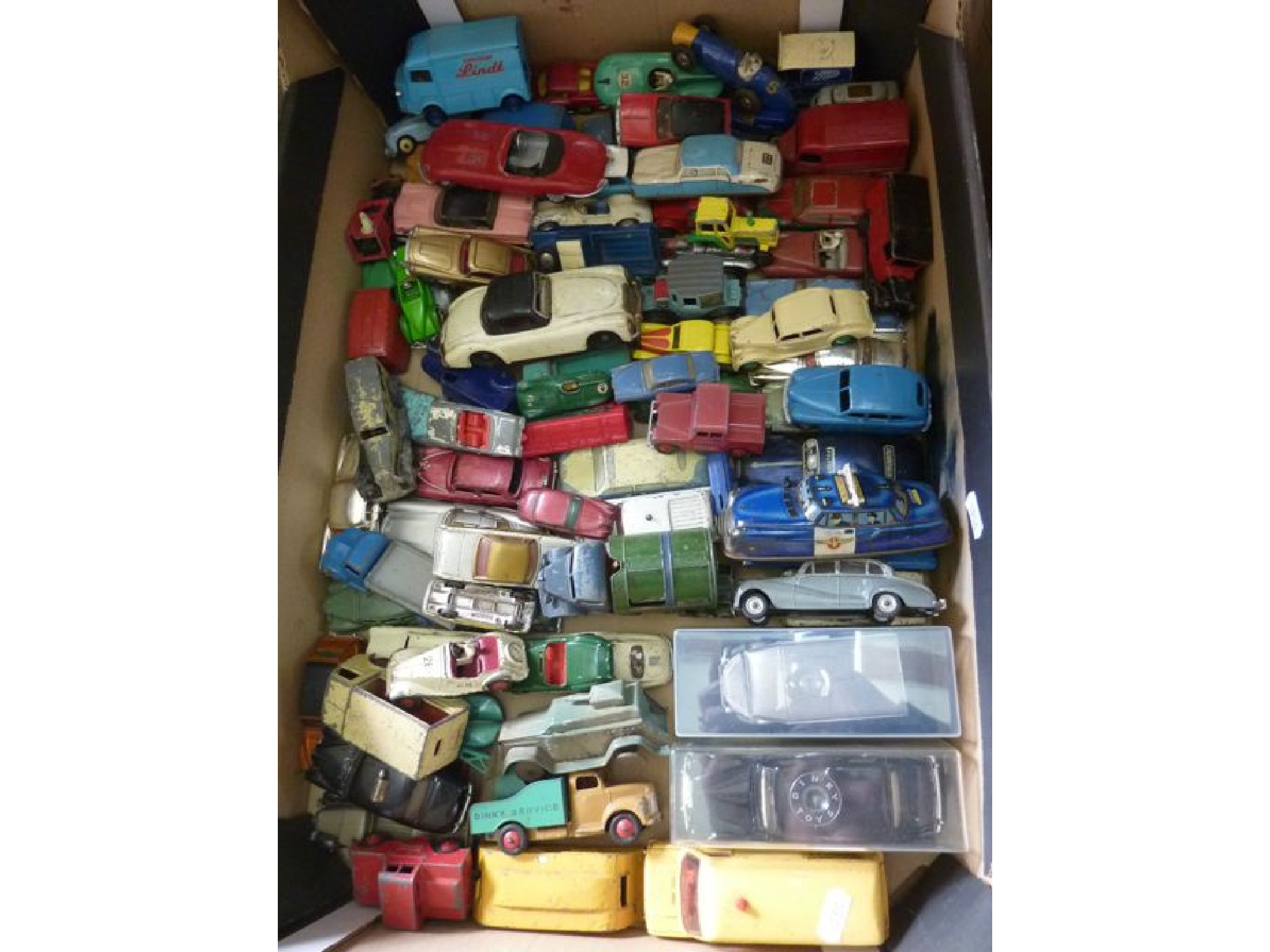 Appraisal: A boxed containing a selection of vintage die-cast model vehicles