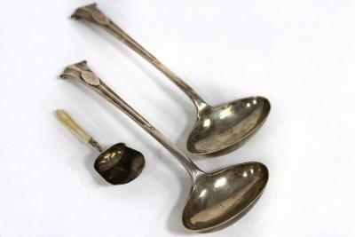 Appraisal: A George III silver caddy spoon with mother-of-pearl handle Samuel