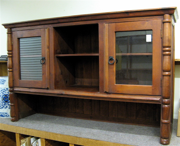 Appraisal: PINE COUNTER-TOP HUTCH the front centering an open shelf between