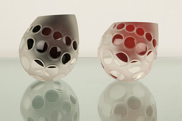 Appraisal: Amanda Notarianni Contemporary 'Protozoon' vessel and anothercrimson cased in clear