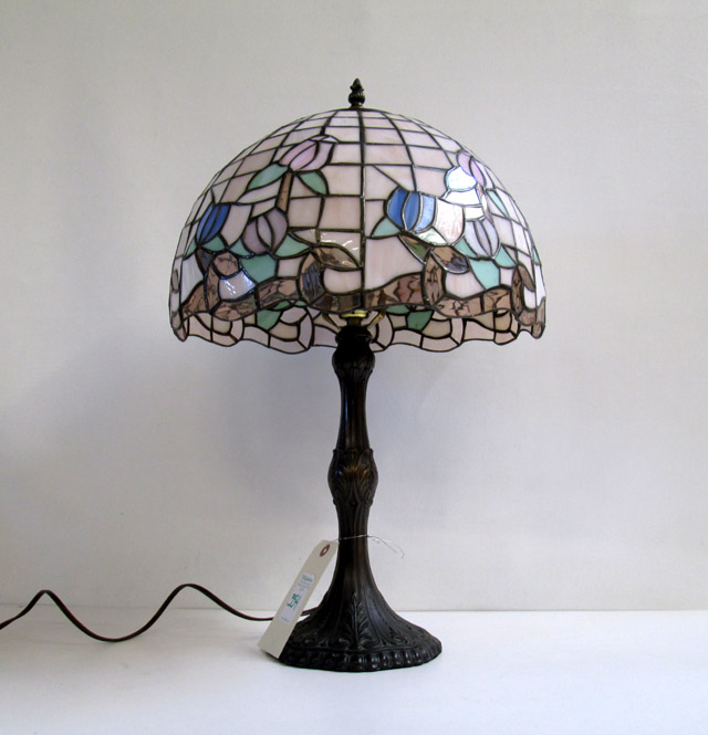 Appraisal: LEAD GLASS TABLE LAMP having tulip pattern shade with pink