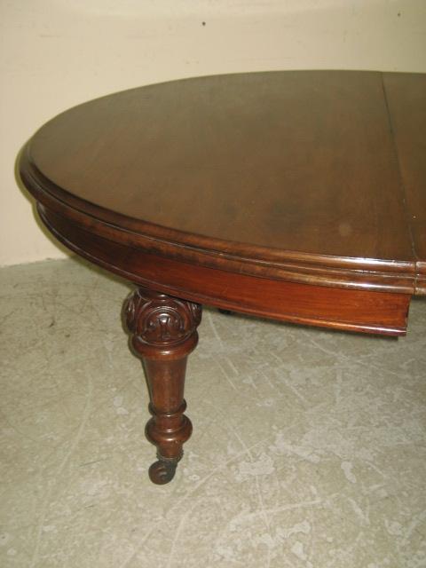 Appraisal: A VICTORIAN MAHOGANY EXTENDING DINING TABLE the moulded edged oval