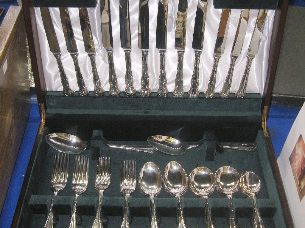 Appraisal: piece Elkington plate cutlery set in canteen