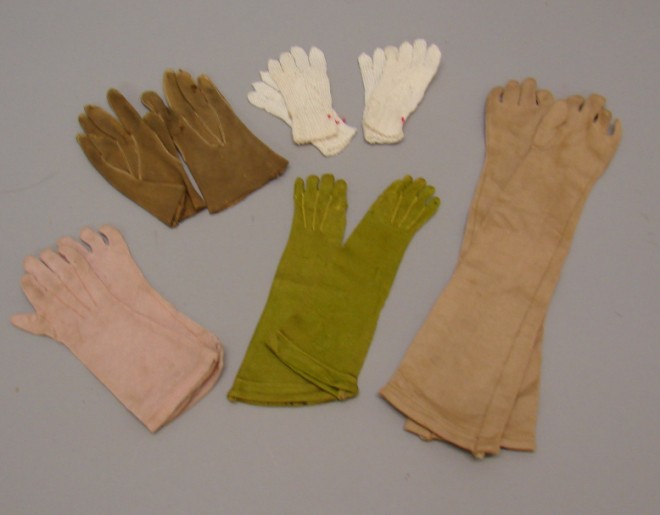 Appraisal: Lot of pairs of vintage antique doll gloves Beige suede