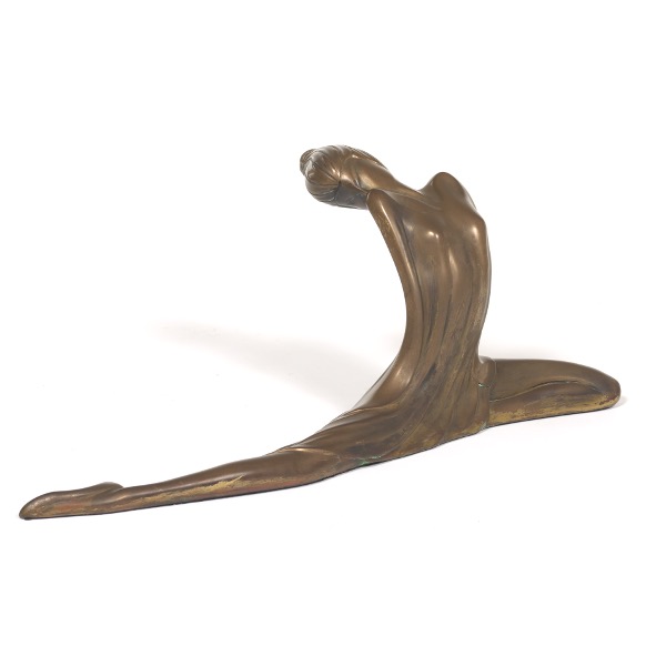 Appraisal: TOM BENNETT AMERICAN B x x Streamlined bronze sculpture of