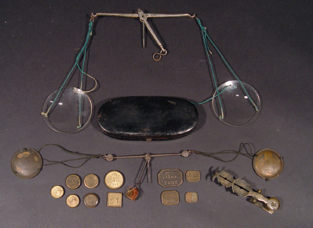 Appraisal: Set of th Century brass sovereign scales and two pairs