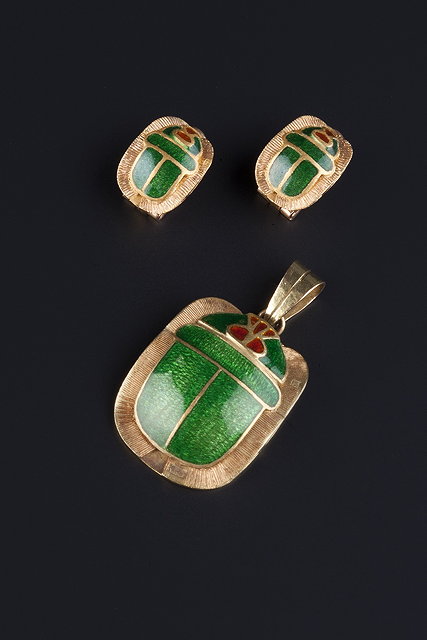 Appraisal: A suite of scarab jewellery comprising a pendant and a