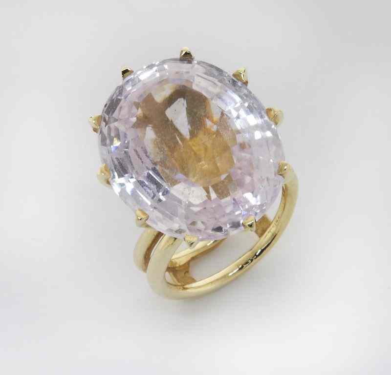 Appraisal: Retro K gold and kunzite dinner ring the kunzite medium