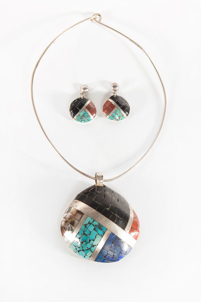 Appraisal: A Santo Domingo Multi-Stone Inlay Shell Choker and Earring Set