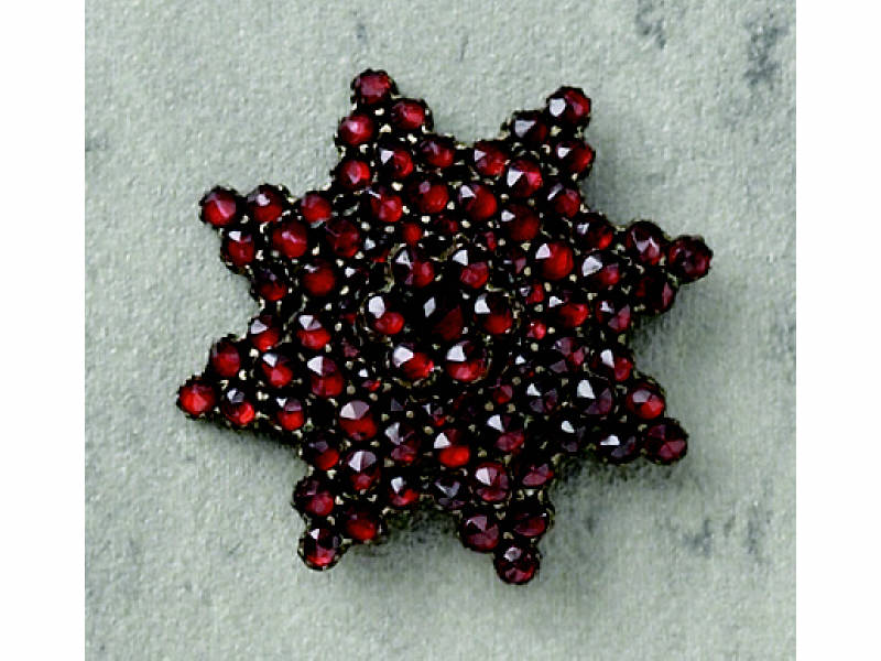 Appraisal: VICTORIAN GARNET BROOCH A gold vermeil Late Victorian garnet star