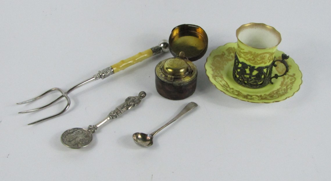 Appraisal: An Edward VII silver St George's Day commemorative caddy spoon