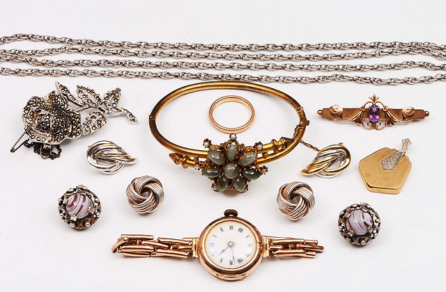 Appraisal: A small quantity of miscellaneous jewelleryincluding a Victorian ct gold