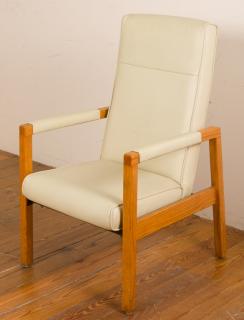 Appraisal: Hill-Rom Co straight leg high back Flex chair designed for