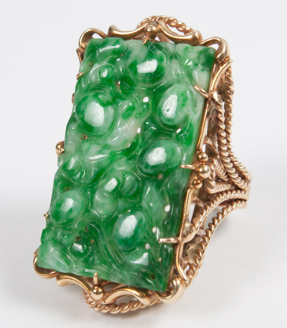 Appraisal: Large K gold and carved jade ring presenting a rectangular