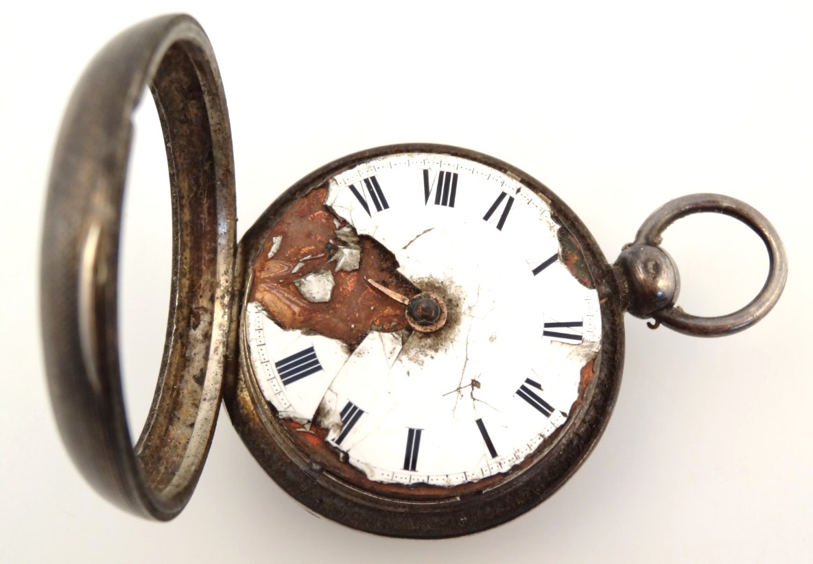 Appraisal: An early thC silver cased keywind pocket watch the back