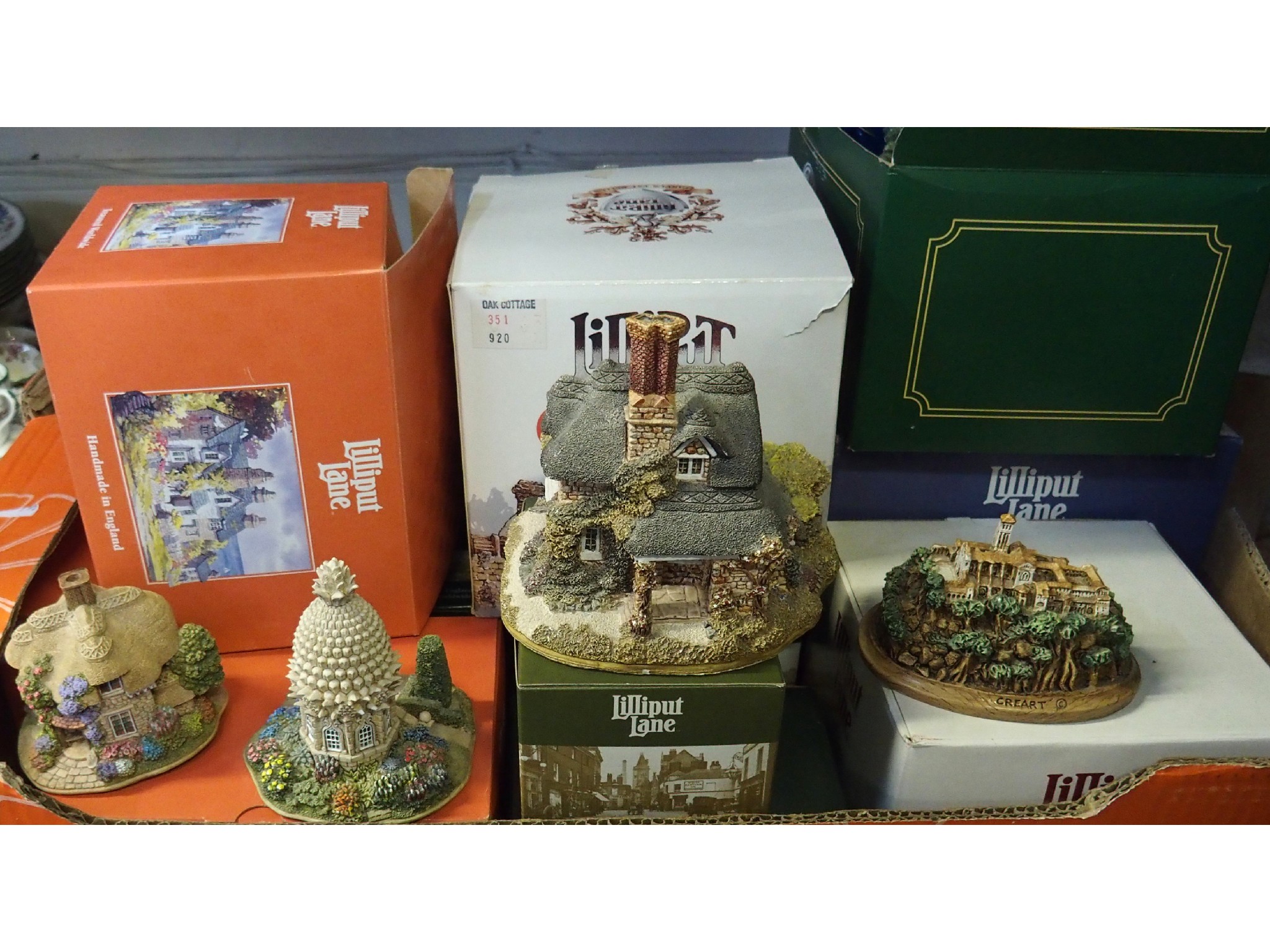 Appraisal: Box of various Lilliput Lane cottages