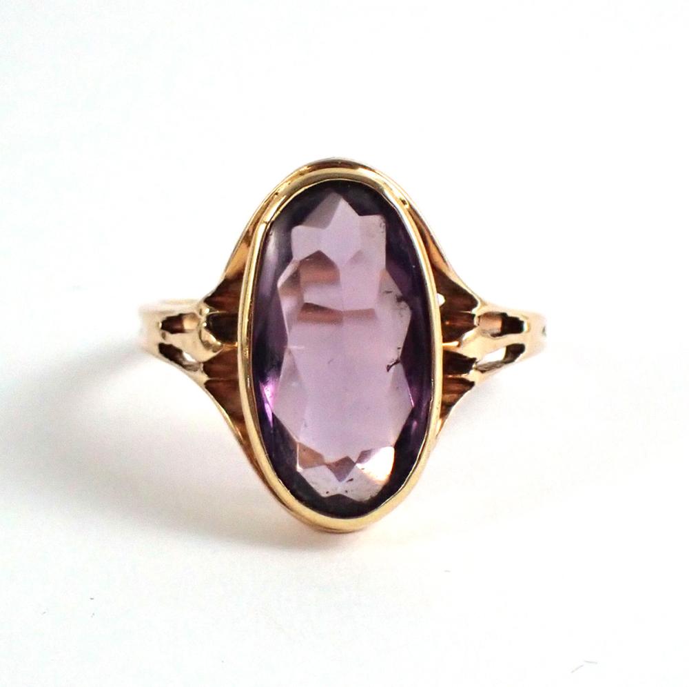 Appraisal: AMETHYST AND FOURTEEN KARAT GOLD SOLITAIRE RING bezel set with