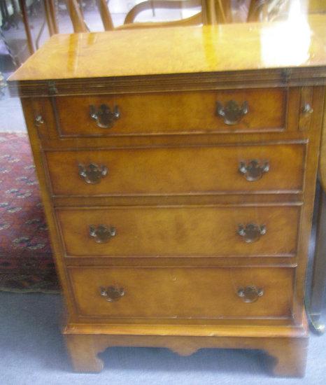 Appraisal: A walnut chest of Queen Anne design with folding top