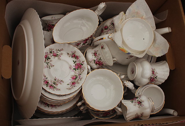 Appraisal: A QUANTITY OF ROYAL ALBERT LAVENDER ROSE PATTERN DINNER SERVICE