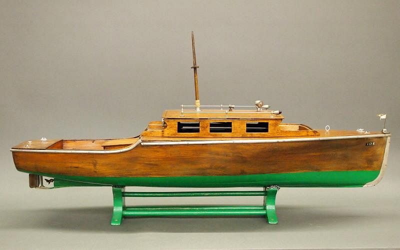 Appraisal: Steam powered pond boat A mid th century Large hand