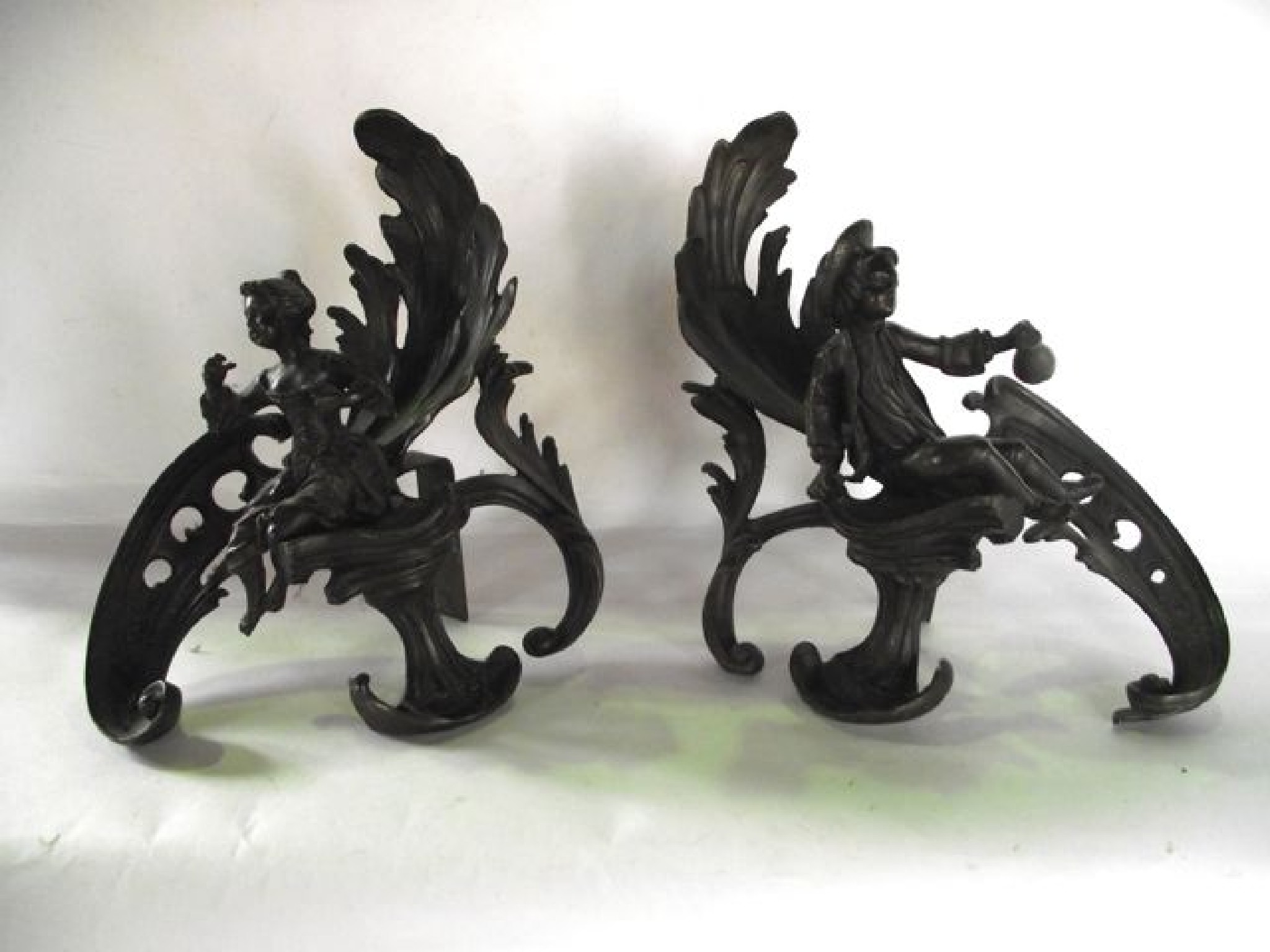 Appraisal: A pair of cast metal brackets with scrolling acanthus framework