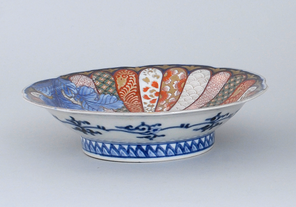 Appraisal: KORANSHA PORCELAIN DISH In chrysanthemum design Diameter cm ConditionUndamaged