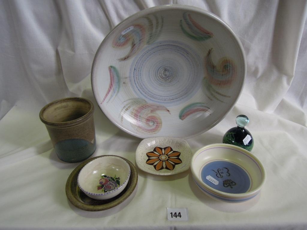 Appraisal: A quantity of mixed ceramics including a large Bourne Denby