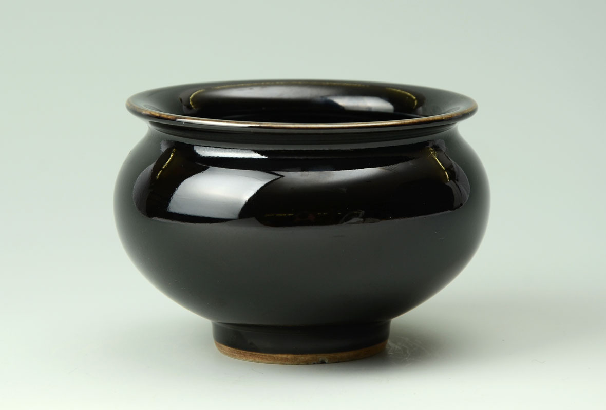 Appraisal: CHINESE MONOCHROME BLACK GLAZE BRUSH WASHER Pot form brush washer