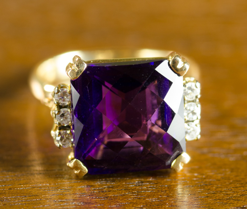 Appraisal: AMETHYST DIAMOND AND EIGHTEEN KARAT GOLD RING with three round-cut