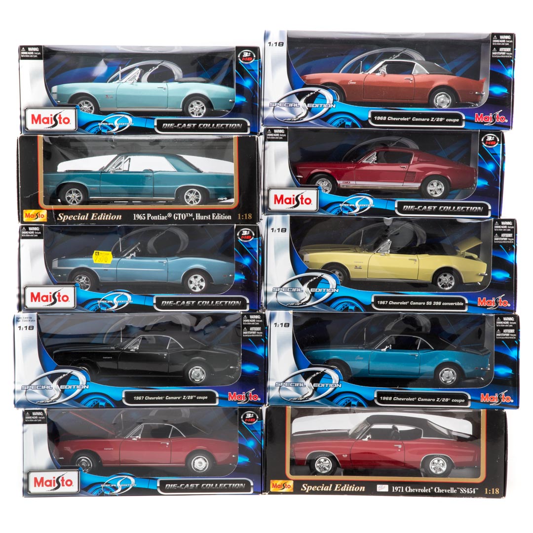 Appraisal: Ten scale diecast cars all Maisto