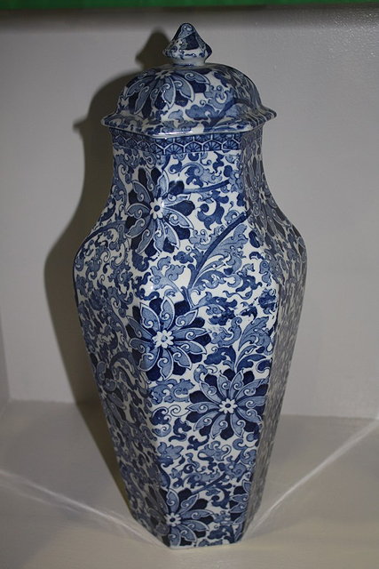 Appraisal: A WOOD SONS CHINESE STYLE POTTERY VASE and cover Chung