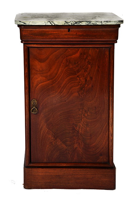 Appraisal: AN EARLY TO MID TH CENTURY TAPRELL HOLLAND SON MAHOGANY