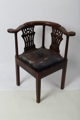 Appraisal: A Georgian mahogany corner chair with pierced splats trap seat