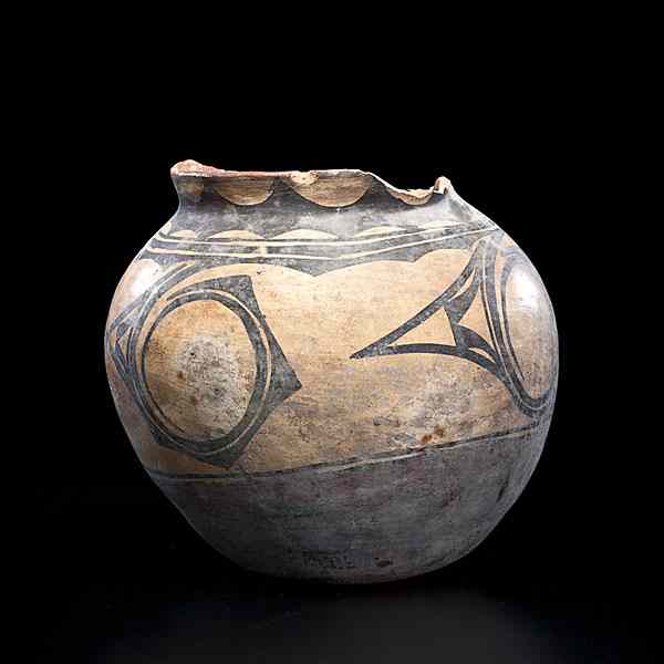 Appraisal: Hopi Olla designed with four large rainbirds on body height